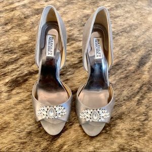 BADGLEY MISCHKA Platinum Evening Heels Sz 9